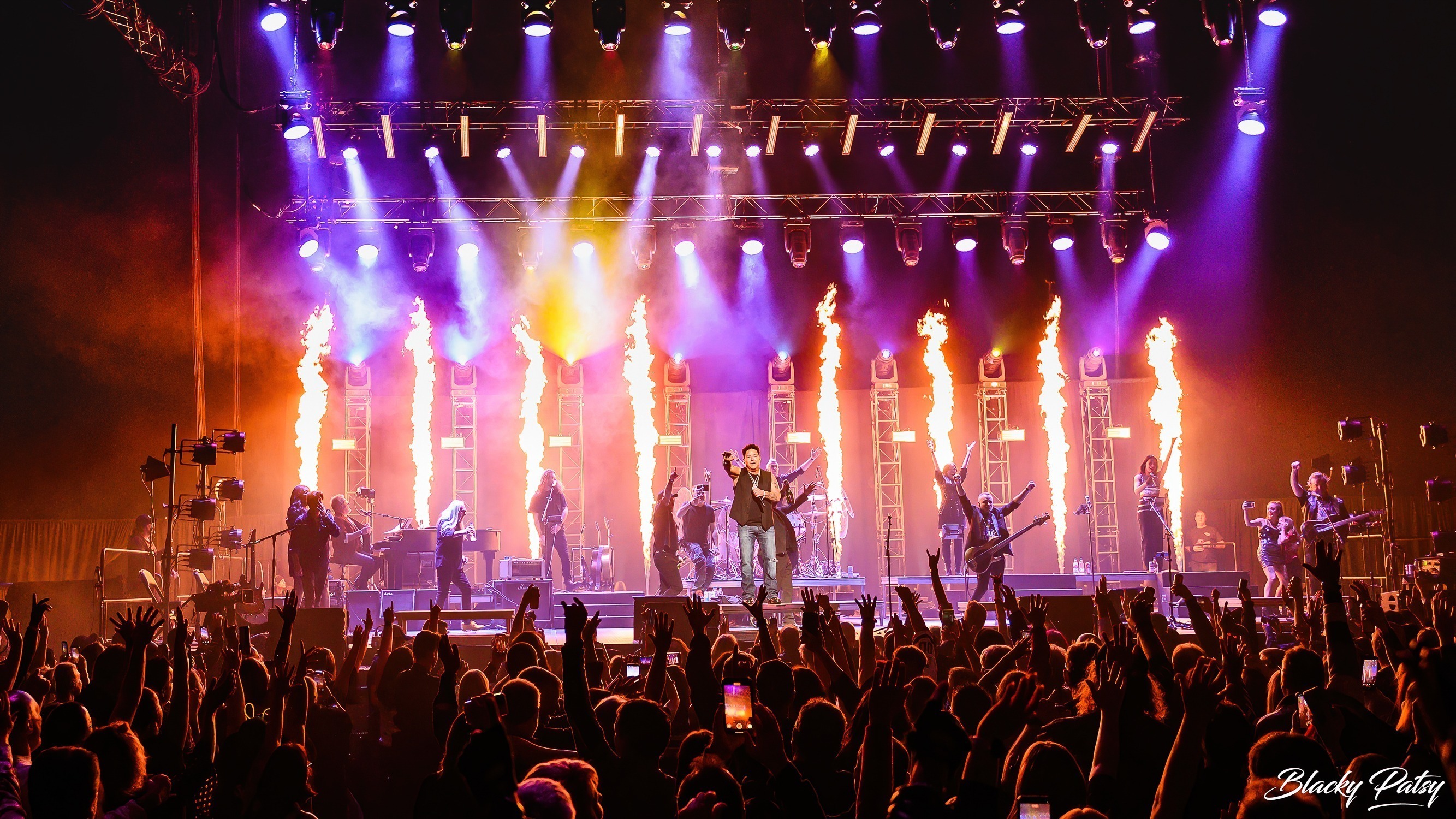 Éric Lapointe enflamme le Centre Vidéotron pour le réveillon !
