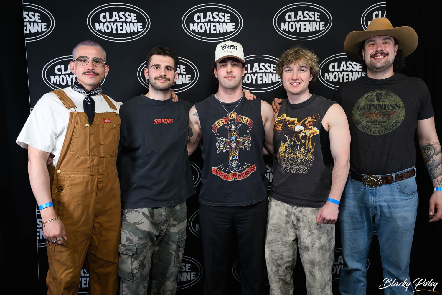 Nos entrevues et nos photos du tapis rouge de la première médiatique de Classe Moyenne