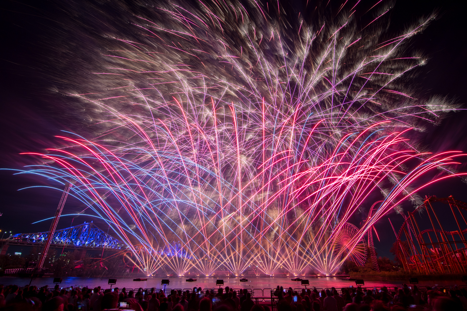 Sunny Fireworks illumine Montréal avec un feu d'artifice d'une maîtrise exceptionnelle